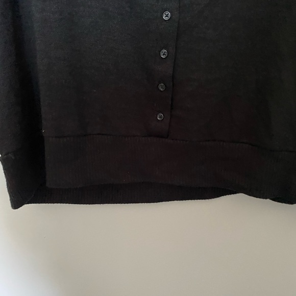Black faux button tank - Picture 2 of 4